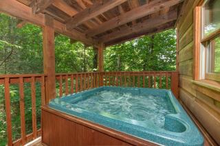 Misty Mountain Escape Secluded and cozy hot tub, deck, game room, and everything you need to relax - Sevierville - 8