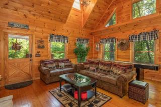 Misty Mountain Escape Secluded and cozy hot tub, deck, game room, and everything you need to relax - Sevierville - 3