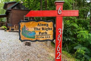 Cabin 6 Peaceful Cabin with Hot Tub, Loft, and Fire Pit - Sevierville - 7
