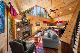 Cabin 7 Peaceful Cabin with Fire Pit, Hot Tub and Nature Trails - Sevierville - 9