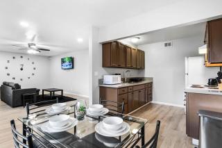 Gorgeous Two Bedroom Sleeps 6! Close to Strip! - Las Vegas - 0