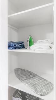 Gorgeous Two Bedroom Sleeps 6! Close to Strip! - Las Vegas - 2