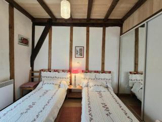 Maison 2 Chambres avec Jardin, Animaux Acceptés, Parking, WiFi à Mazeyrolles - FR-1-616-106 - Mazeyrolles - 4