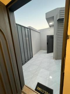 استديو واسع بحوش خاص مقابل النخيل مول - Riade - 1