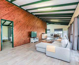Endeavour - Rustic Two-Bedroom Home With Stunning Ocean & 1770 Headland Views - Seventeen Seventy - 4
