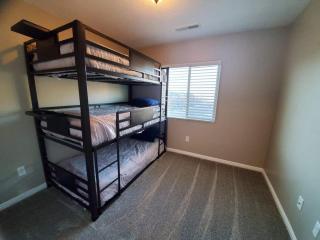 Cedar Getaway - Hot Tub, Private Sauna, Pool-Pong! - Cedar City - 8