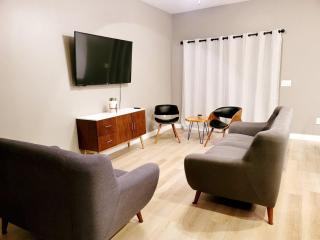 Cedar Getaway - Hot Tub, Private Sauna, Pool-Pong! - 5