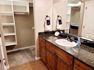 Cedar Getaway - Hot Tub, Private Sauna, Pool-Pong! - Cedar City - 3