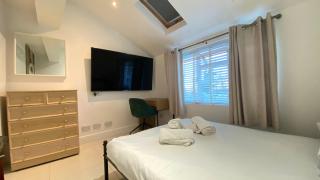 1 Bedroom, Near Alexandra Palace - London - Kings Cross - Suite 3 - New Southgate - 2