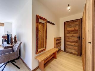 La Clusaz: Appartement 6 pers, 2 chambres, balcon, garage - FR-1-818-30 - 3