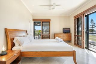 Beach Front Beach Break - Spacious Home with Pool - Perfect for a Large Family & Group Accommodation - 7