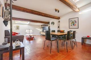 Ecrin au cœur d'Aix-Vue sur la Place de la Mairie - 6