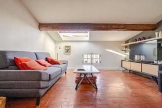 Ecrin au cœur d'Aix-Vue sur la Place de la Mairie - 2