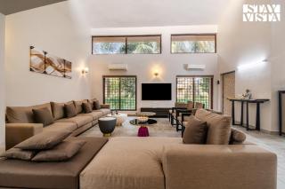 StayVista at Simply Beige with Jacuzzi, Wi-Fi, BBQ - 8