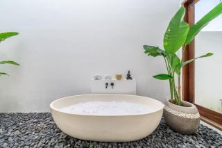 Stylish 2BD Villa with Pool in the heart of Canggu - Canggu - 4