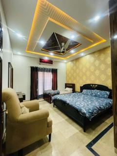 6-BedRoom Entire Furnished Home in Bahria - Lahore - 6