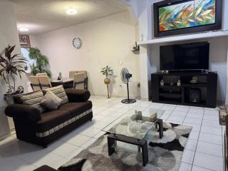Casa en Valle del tecnológico a 15 min de la playa y a 5 min del tecnológico LZC - Lázaro Cárdenas - 0