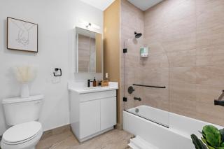 2 Free Parking, Gym, Pool Table, NYC 30min, EWR 10min - Newark - 1