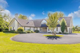 Matangi Manor, 9 bedroom home in park-like grounds - 5