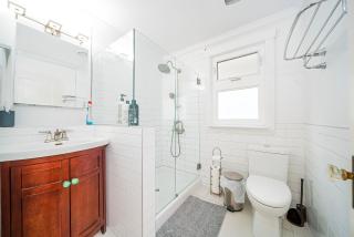 Charming 3BR Home Near UBC with Parking & Backyard - Vancouver - 7