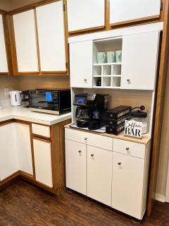 Family Fun! Sleeps 8, King Bed, 2 Queens, and Sofa Bed, Games - in Rogers - Rogers - 2