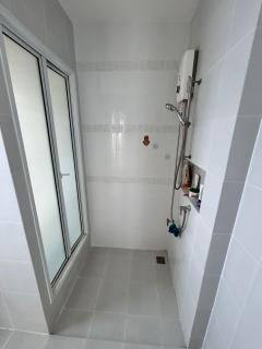 Phuket House House with excellent location and excellent views Sleeping area Отличный Дом, Комната со всеми удобствами - Cidade Phuket - 9