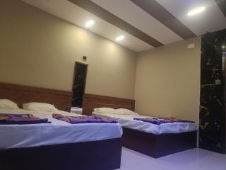 Hotel Kumaran - Thirunallar - 2