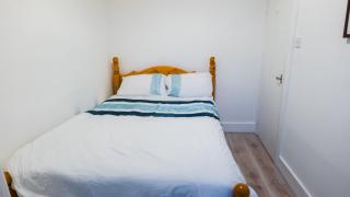 Luxurious entire 2 bedroom flat city centre loction free parking and free fast Internet connection - 7