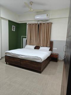 Spacious 3BHK Furnished&terrace - Indore - 6