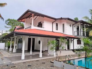 Tharan Villa - House in Colombo - Polgasowita - 9