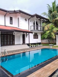Tharan Villa - House in Colombo - Polgasowita - 6