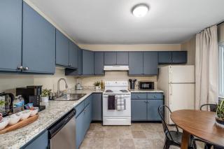 Chic Remodeled Retreat Near EMU- Easy Commute apts - Ypsilanti - 8