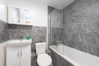 2 Bed Apartment 4 Beds Sleeps 5 - Thamesmead - 1