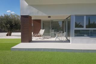 Quiet modern apartment with a large sunny garden! - 7