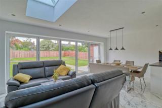 Upper Avenue Gem - Kirby Cross - 6