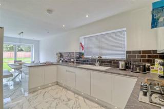 Upper Avenue Gem - Kirby Cross - 2