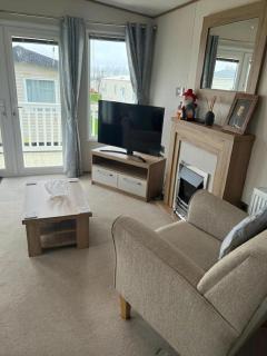 Modern 6 Berth Caravan With Front Decking At Manor Park, Hunstanton Ref 23015T - Hunstanton - 9