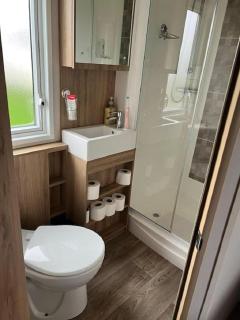 Modern 6 Berth Caravan With Front Decking At Manor Park, Hunstanton Ref 23015T - Hunstanton - 3