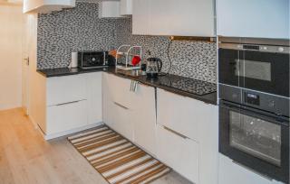 2 Bedroom Cozy Home In Skärholmen - Stoccolma - 7