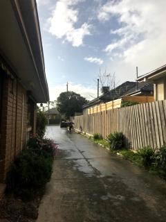 Stay next to train station! Melbourne CBD 12 km! - 1