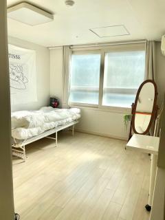 Yeongdeungpo Station area, Yeouido Hangang Park, Hongdae, and Ma-po - Seoul - 1