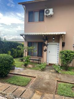 Sanctuary Aparthotel-AC-Garden- Solar-Wi-Fi -Firepit-Park-Carport - Lusaka - 9