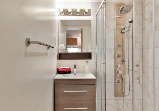 100 METERS to METRO - Montcalm APARTMENTS - Montreal - 2