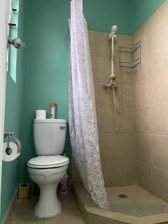 The Sanctuary - Modern 2Bed Maisonette in Secure Foxdale Estate Solar Wi-Fi Garden - 4
