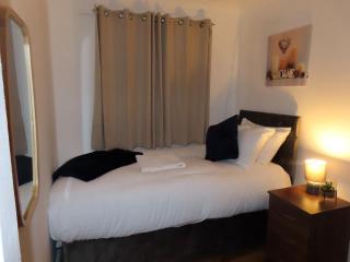Luxury Spacious 5 Bedroom House - Windsor , Legoland , Heathrow - 3