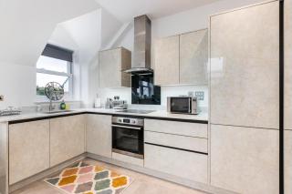Luxury 2-Bedroom Apartment, Leatherhead, Sleeps 5 - Leatherhead - 1
