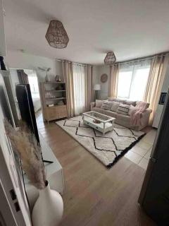 Cozy appartement situé à 10 min de aéroport de ROISSY CDG situé a 1 min à pied de la gare RER direction Paris centre 20min - Louvres - 7