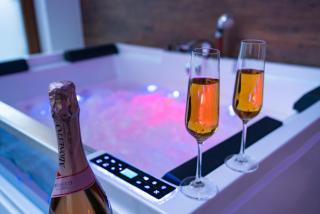 Apartament z Jacuzzi Soho Chillout Kołobrzeg - Colberga - 9
