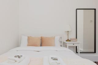 Lovely 3BR flat w parking, 10min Homerton Station - Londra - 2