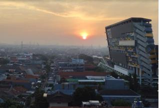The Square - Studio 2in1 for 2 - Apartemen Service - Netflix & WiFi - Near Kampus Petra - Surabaya - 3